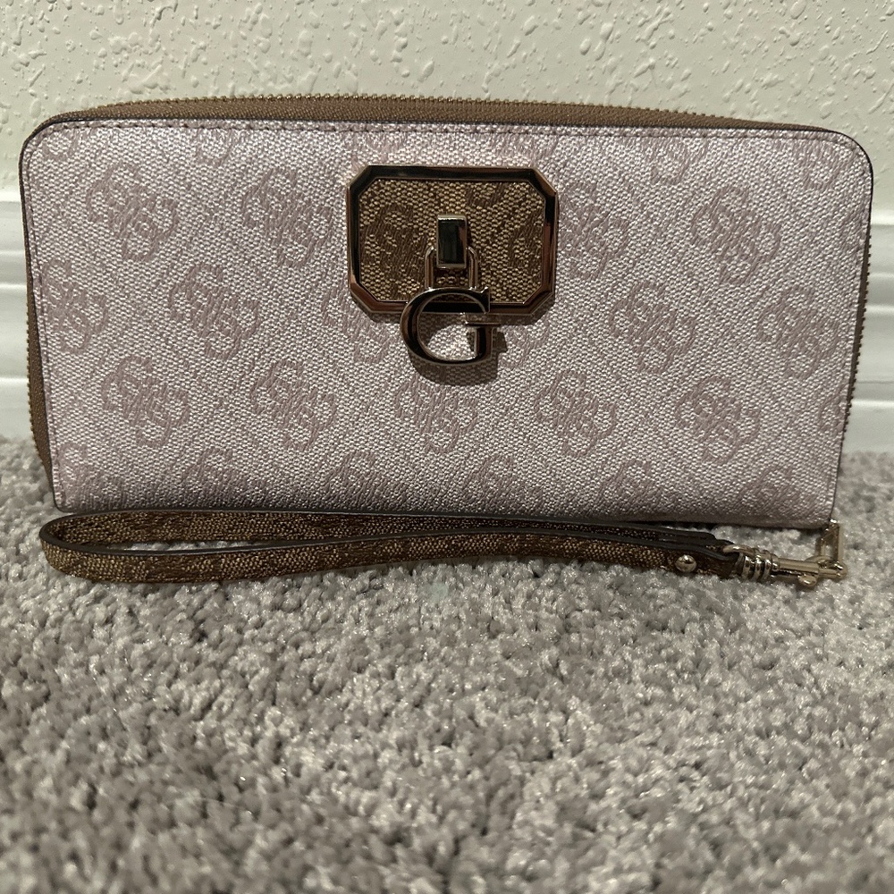 Guess zip around wallet